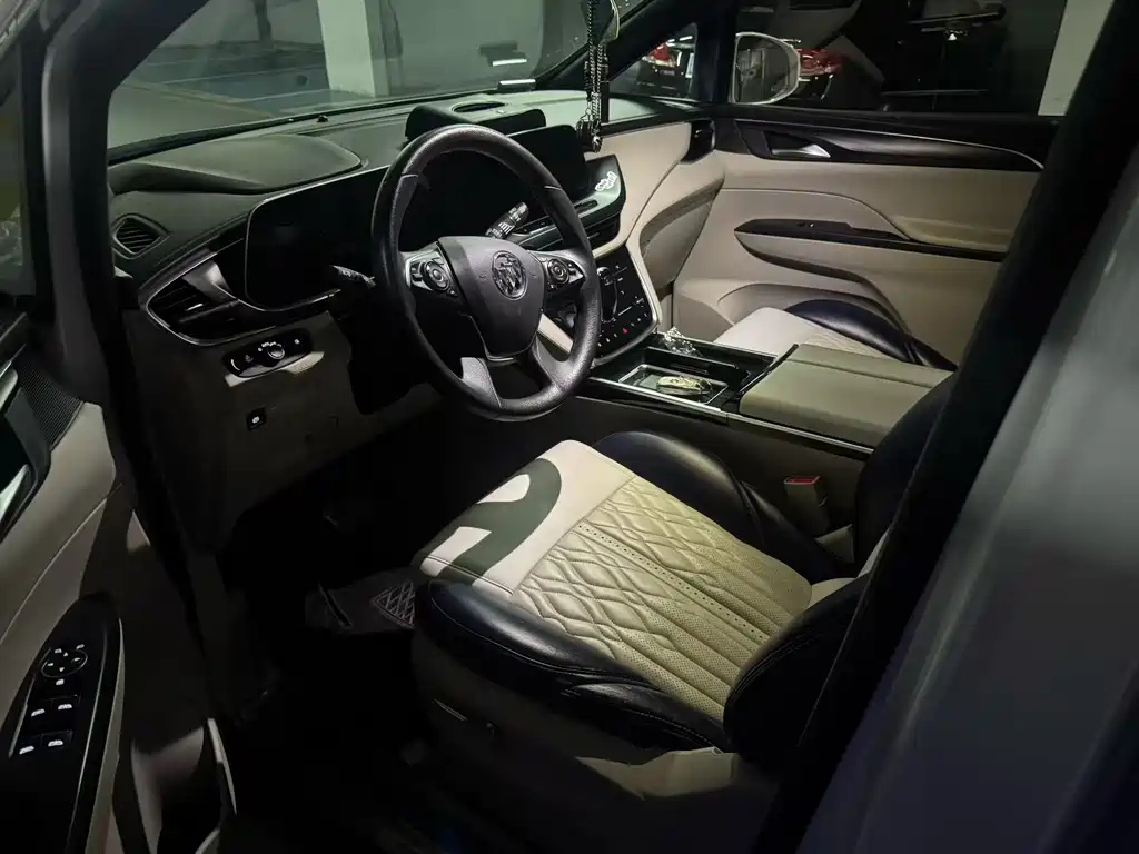 Buick GL8 — миниатюра 2