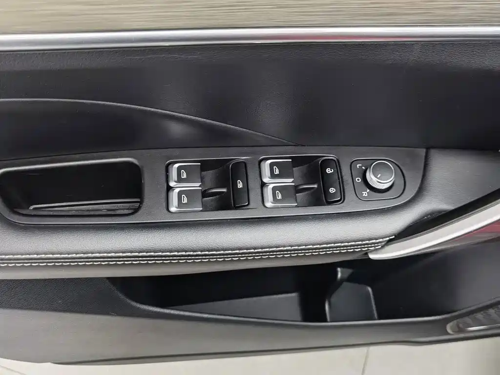 Geely Binyue — миниатюра 9
