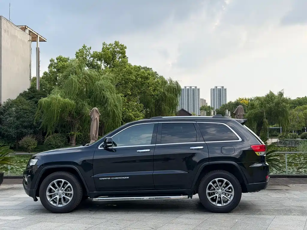 Jeep Grand Cherokee (Import) — миниатюра 7
