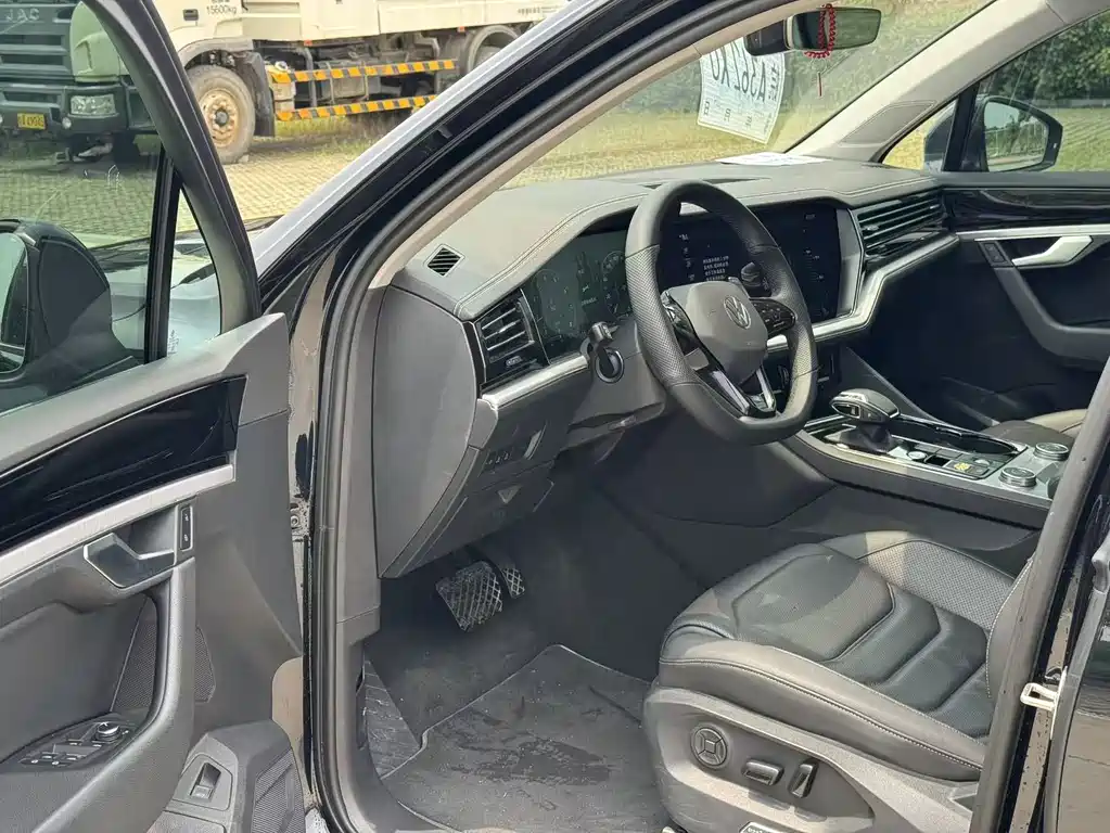 Volkswagen Touareg — миниатюра 10