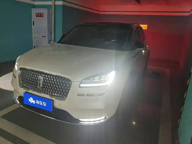 LINCOLN ADVENTURER 2021