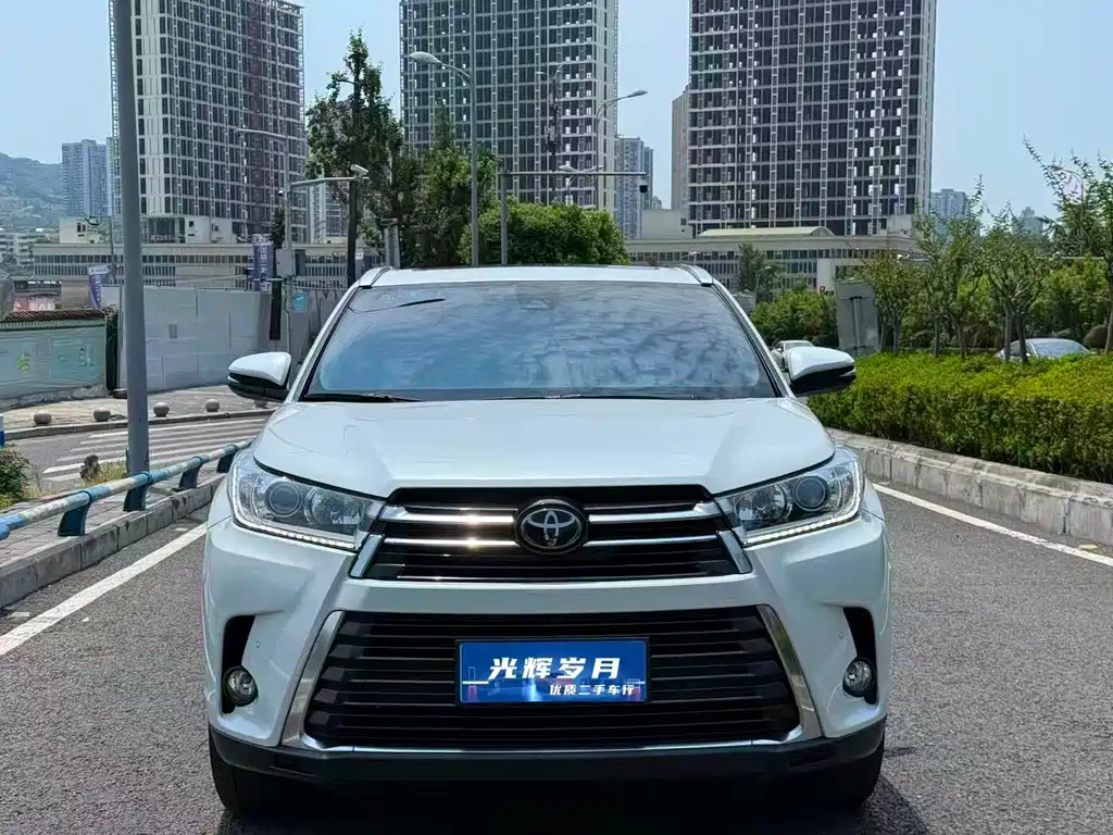 TOYOTA HIGHLANDER