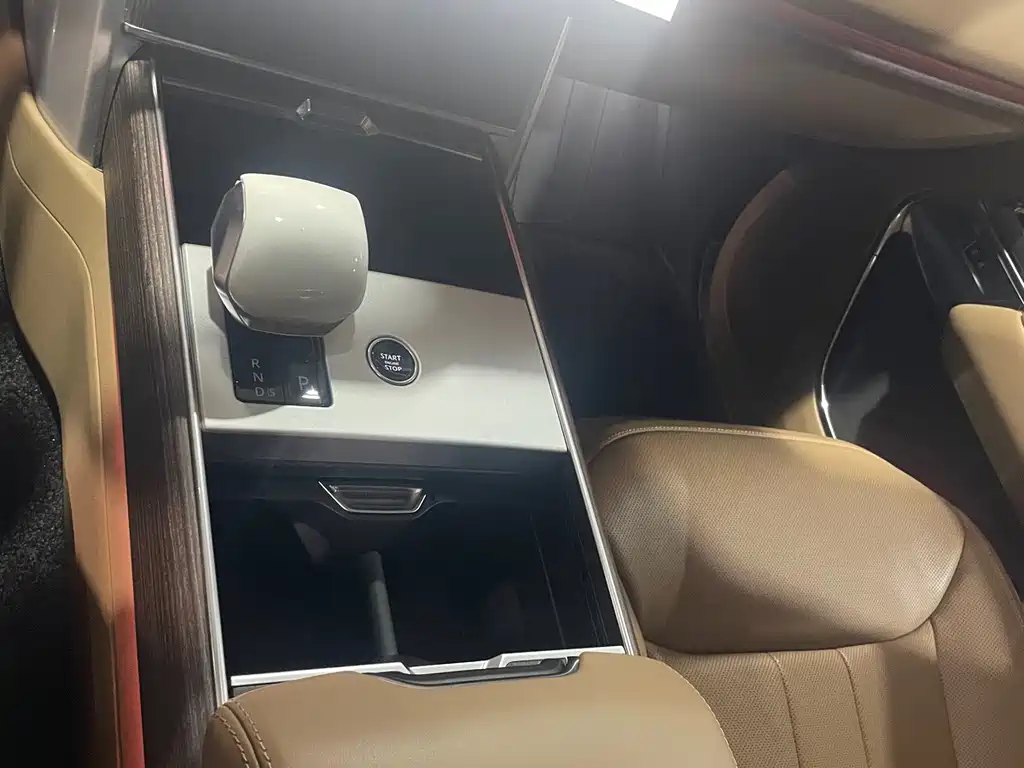 Land Rover Range Rover — миниатюра 5