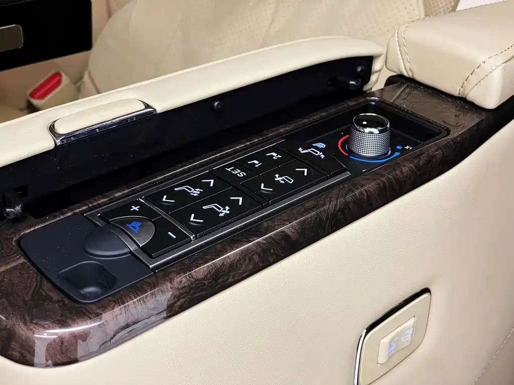 Toyota Alphard — миниатюра 19