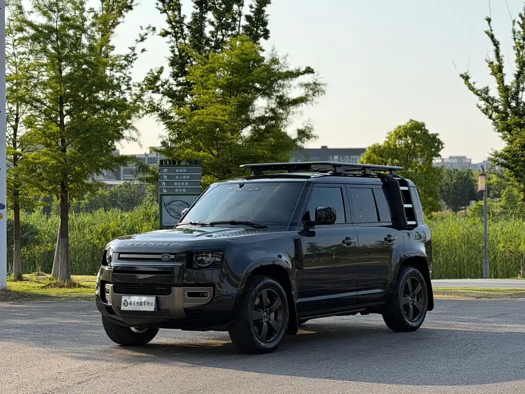 Land Rover Defender 2023