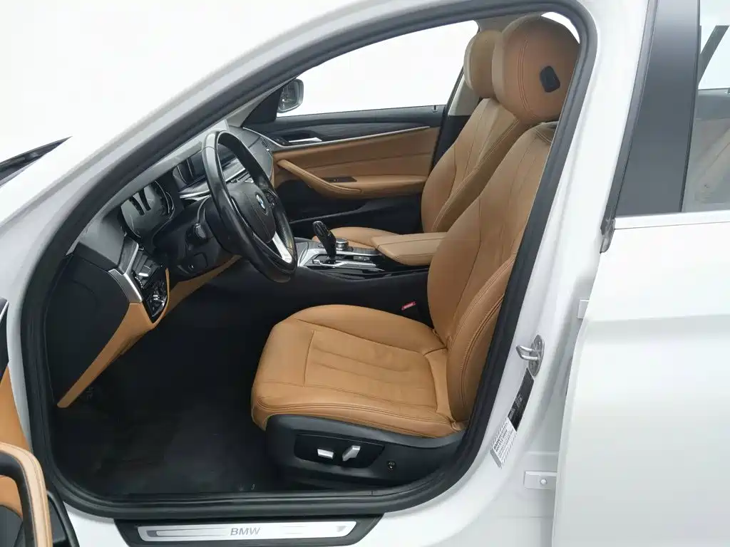 BMW 5 Series — миниатюра 10
