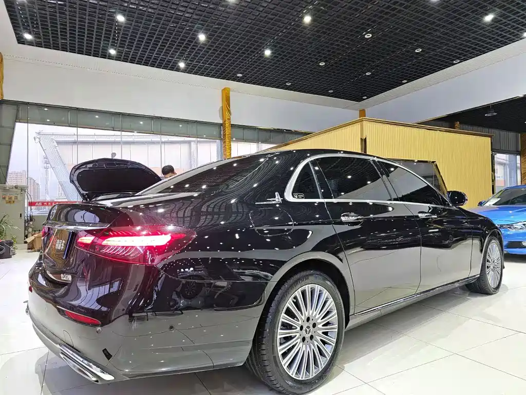Mercedes-Benz E-Class — миниатюра 7