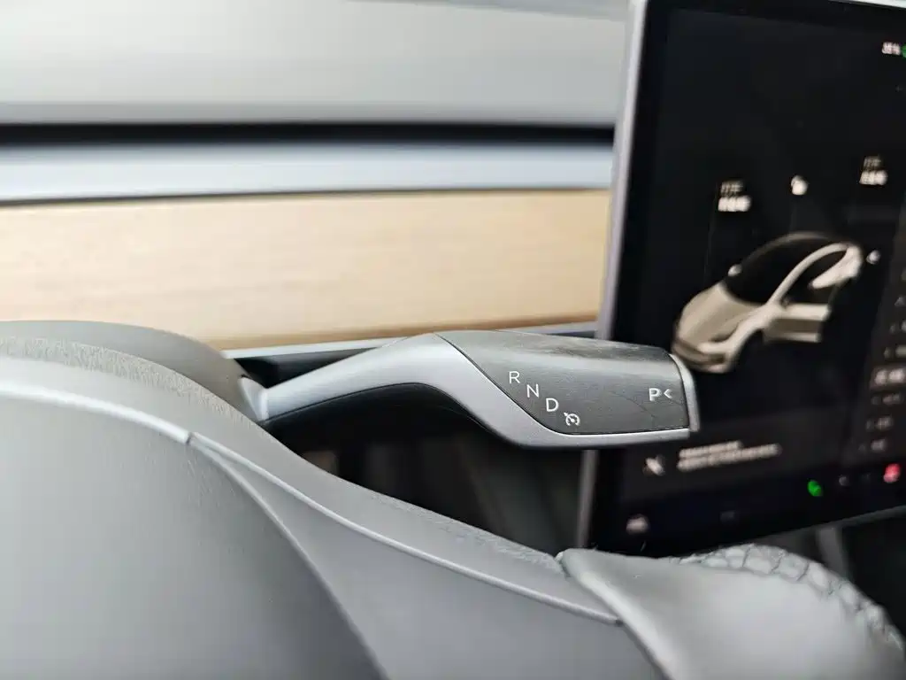 Tesla Model 3 — миниатюра 14
