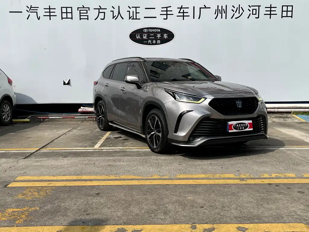 Toyota Crown Kluger — миниатюра 3