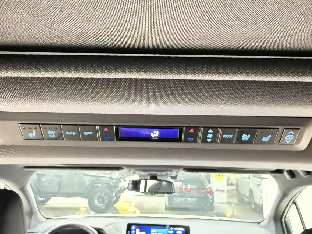 Toyota Sienna — миниатюра 15