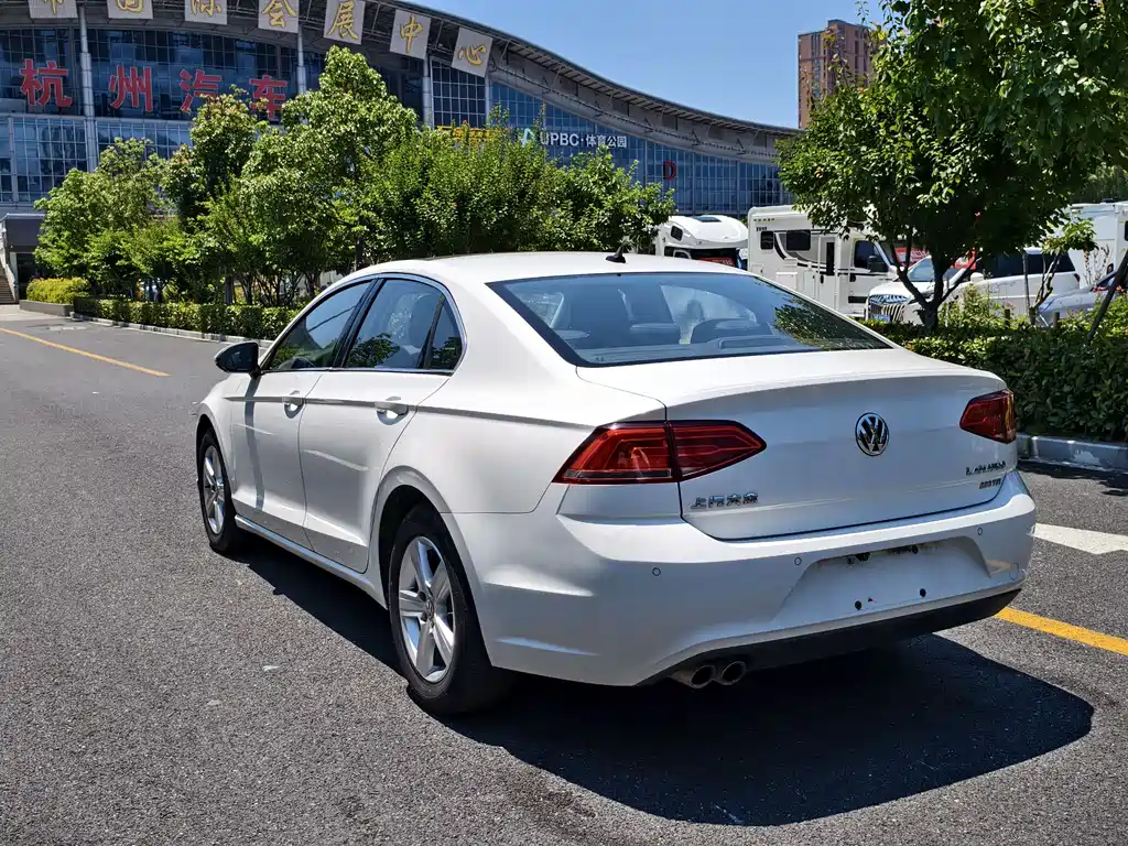 Volkswagen Lamando 2017 230TSI DSG