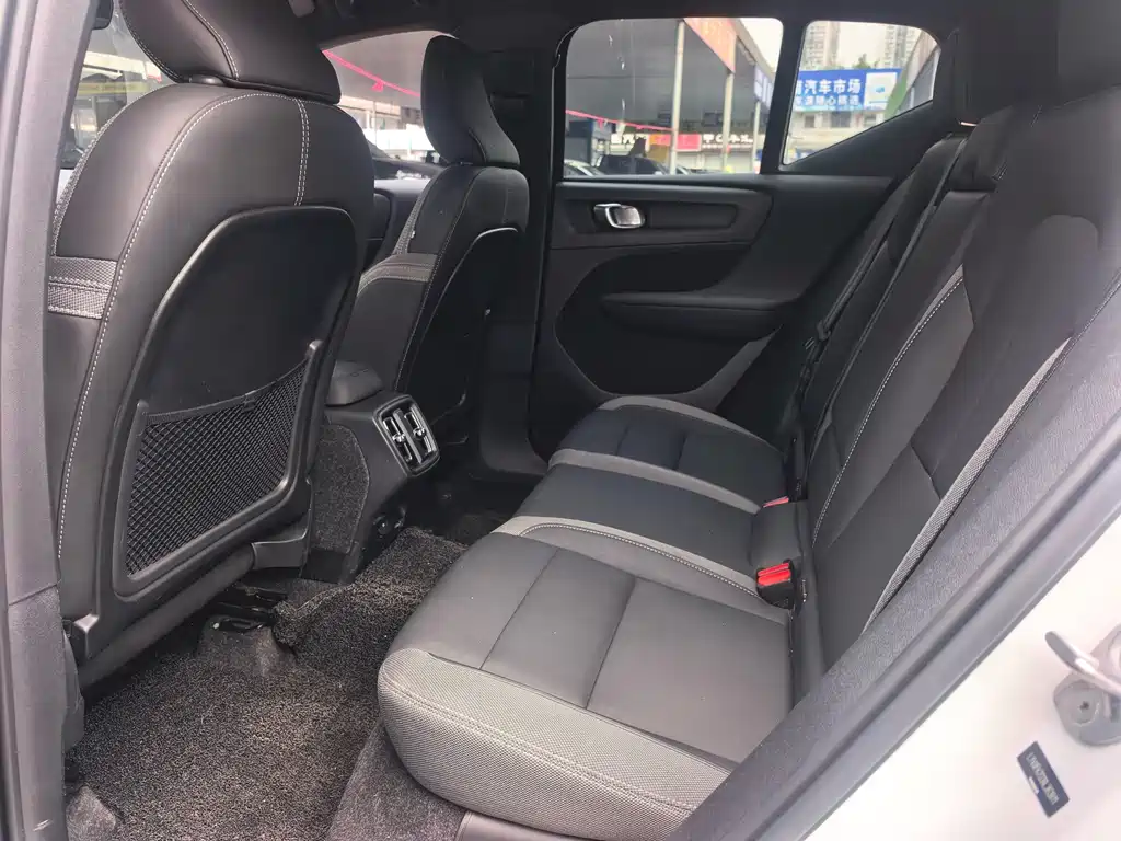 Volvo XC40 — миниатюра 4