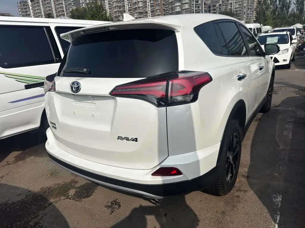 Toyota RAV4 — миниатюра 15