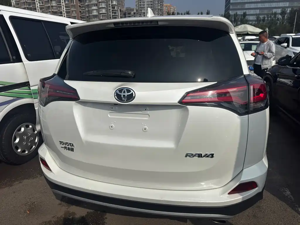 Toyota RAV4 — миниатюра 14
