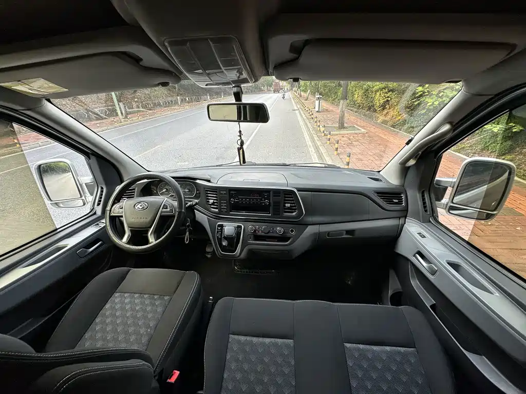 MAXUS V80 — миниатюра 18