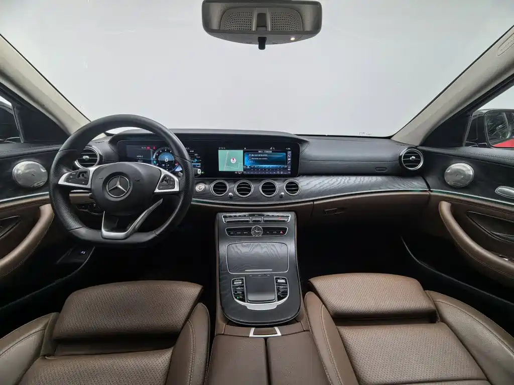 Mercedes-Benz E-Class — миниатюра 5