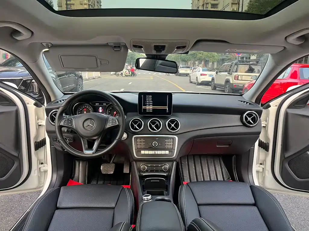 Mercedes-Benz GLA — миниатюра 6