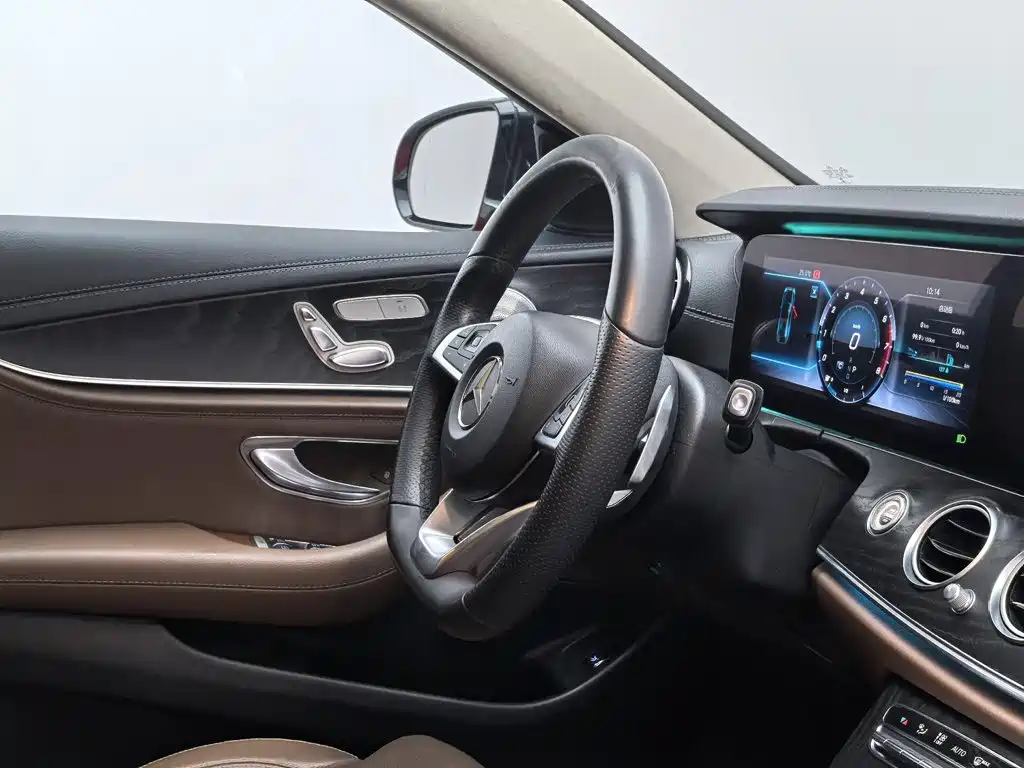 Mercedes-Benz E-Class — миниатюра 22