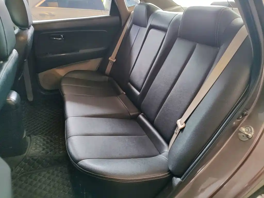 Hyundai Elantra — миниатюра 17