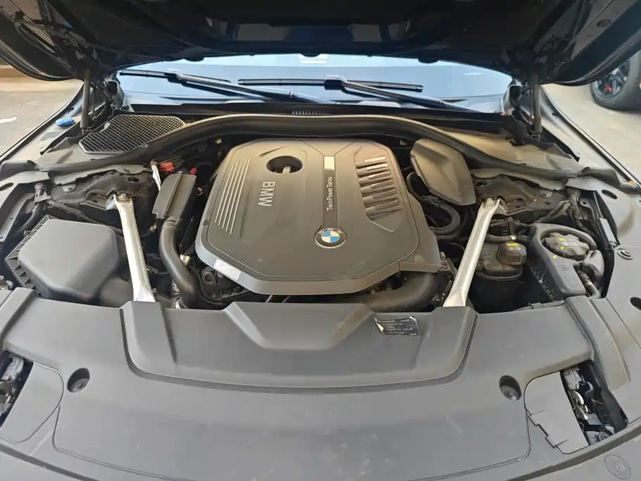BMW 7 Series — миниатюра 10