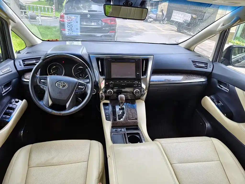 Toyota Vellfire — миниатюра 14
