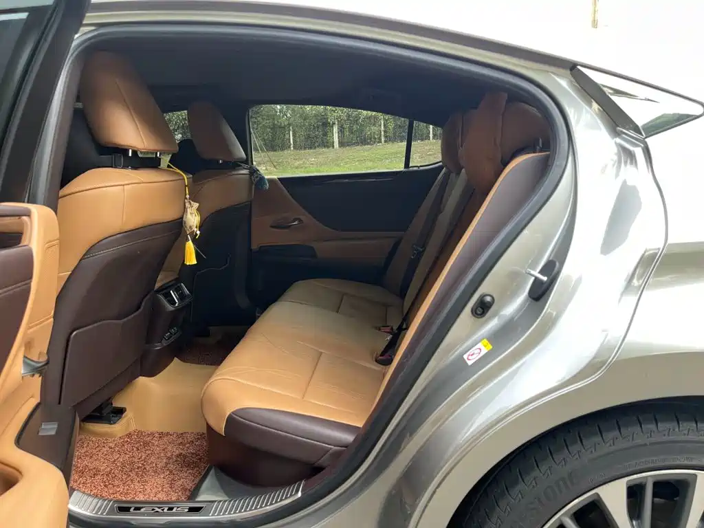 Lexus ES — миниатюра 13
