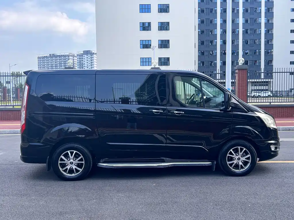 Ford Tourneo — миниатюра 7