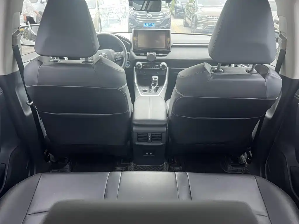 Toyota RAV4 — миниатюра 6