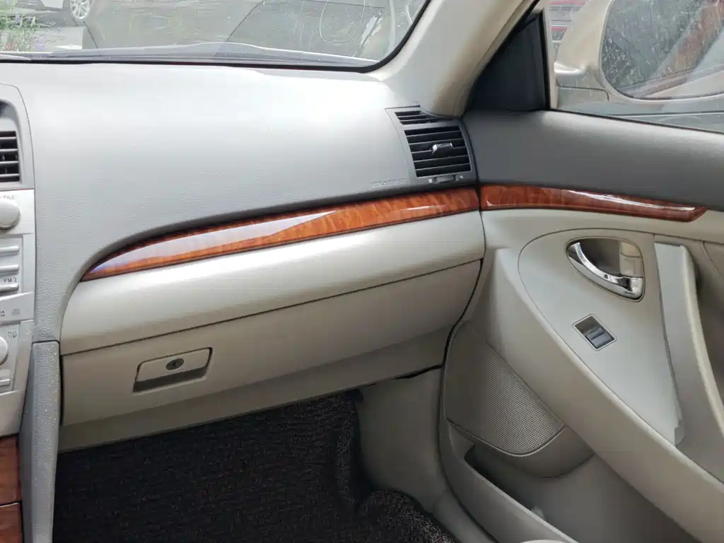 Toyota Camry — миниатюра 16