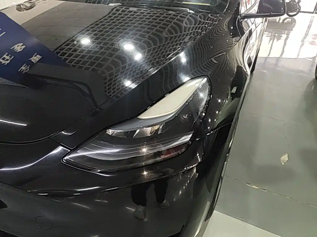 Tesla Model Y — миниатюра 24