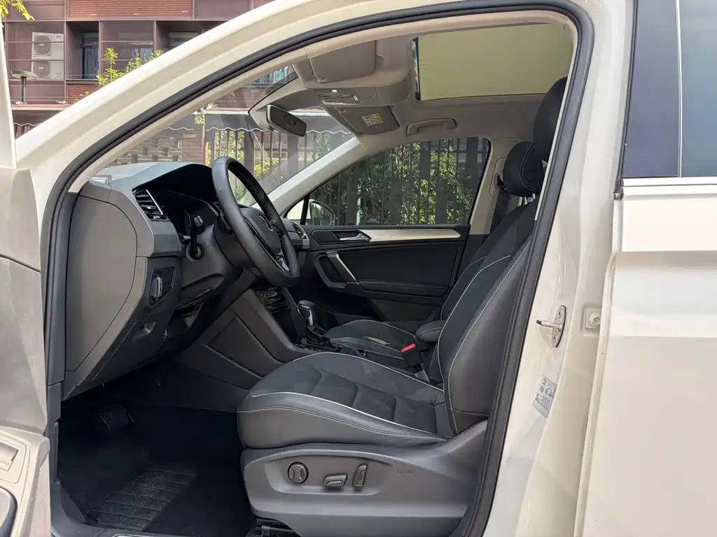 Volkswagen Tiguan L PHEV — миниатюра 6