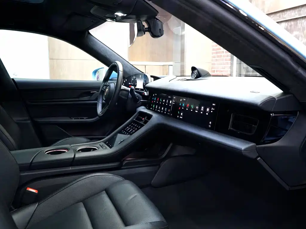 Porsche Taycan — миниатюра 7