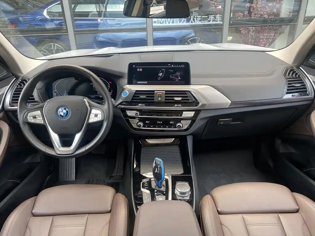 BMW iX3 — миниатюра 8