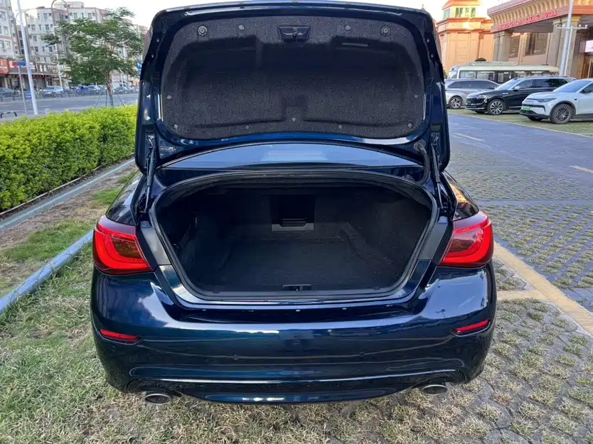 Infiniti Q70 — миниатюра 18