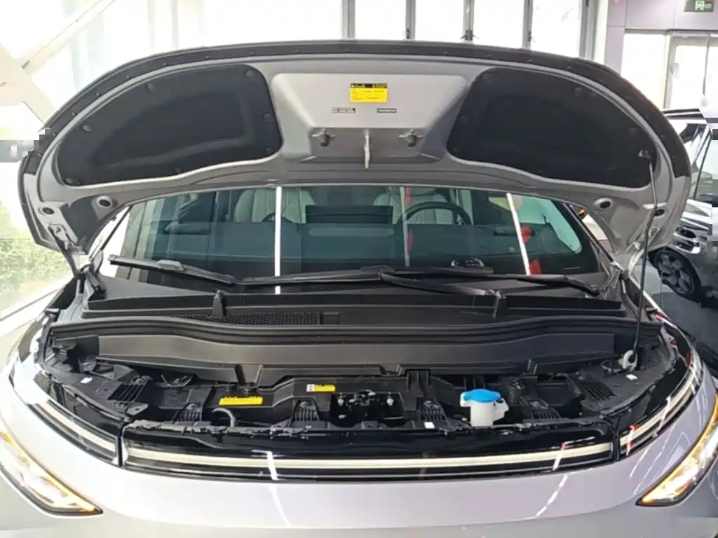 XPeng X9 — миниатюра 20