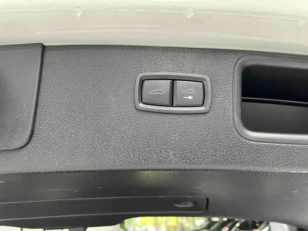 Porsche Macan — миниатюра 14