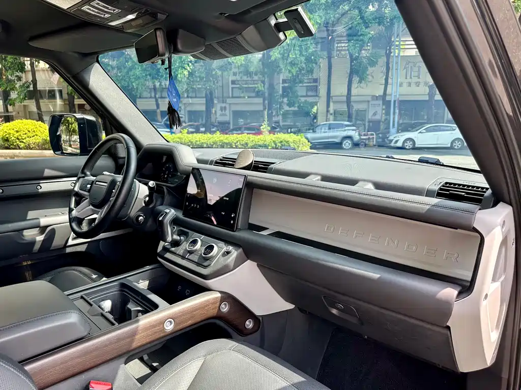 Land Rover Defender — миниатюра 20