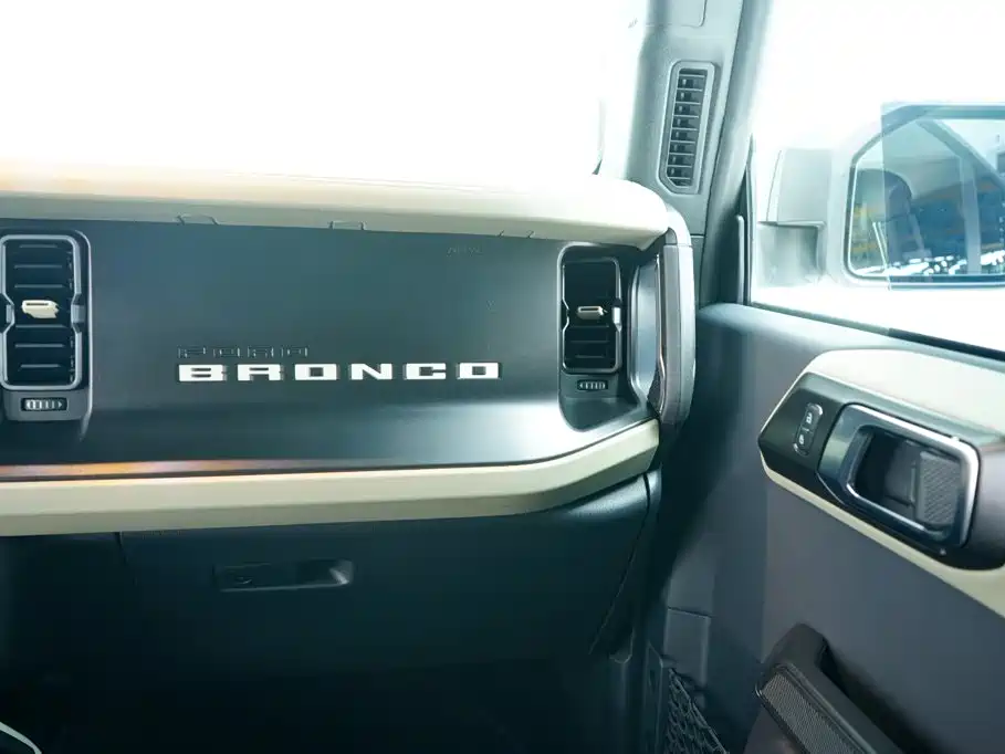 Ford Bronco — миниатюра 21