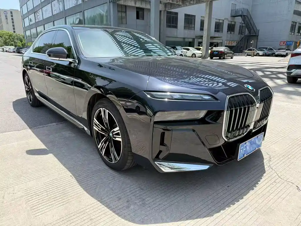 BMW 7 Series — миниатюра 3
