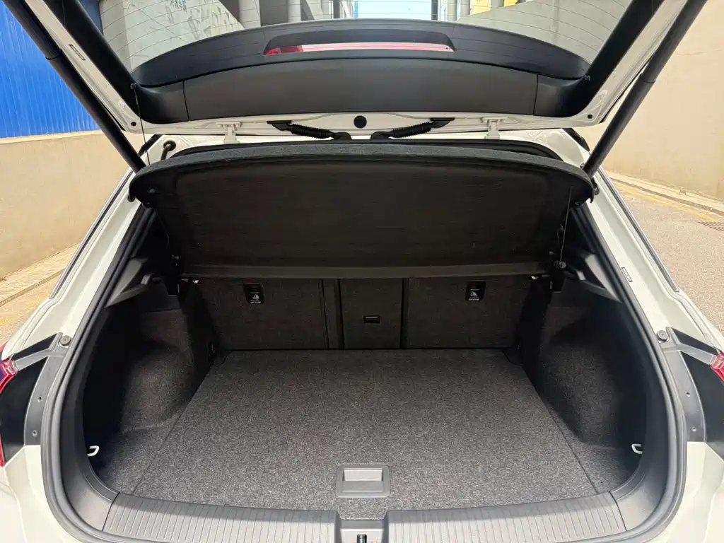 Volkswagen T-Roc — миниатюра 21