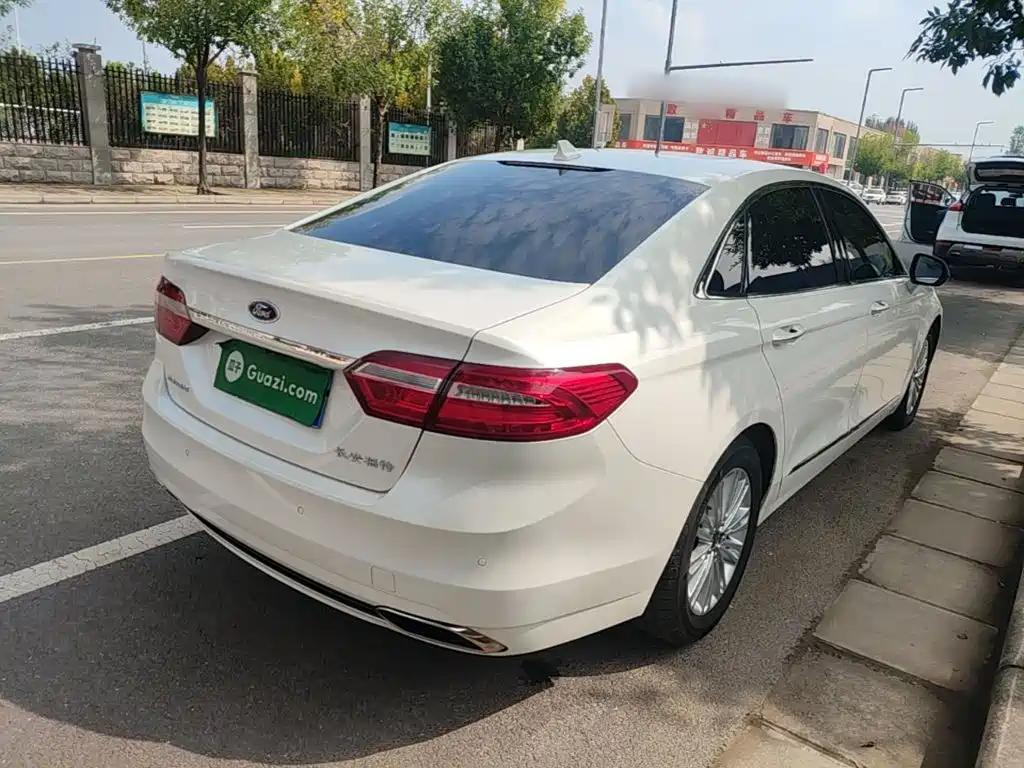 Ford Taurus — миниатюра 7