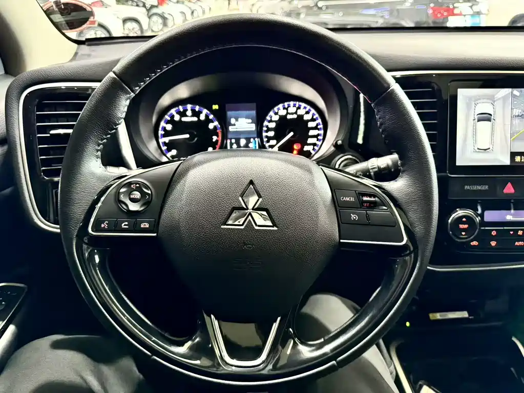 MITSUBISHI OUTLANDER