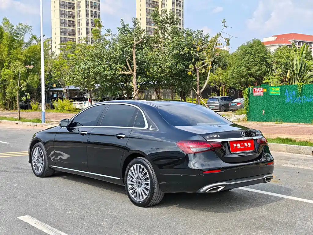 Mercedes-Benz E-Class — миниатюра 9