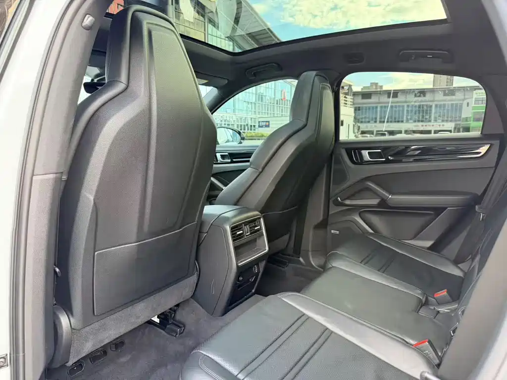 Porsche Cayenne — миниатюра 12