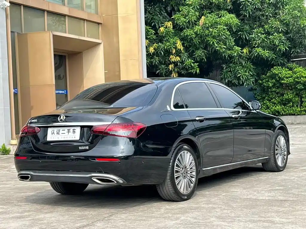Mercedes-Benz E-Class — миниатюра 9