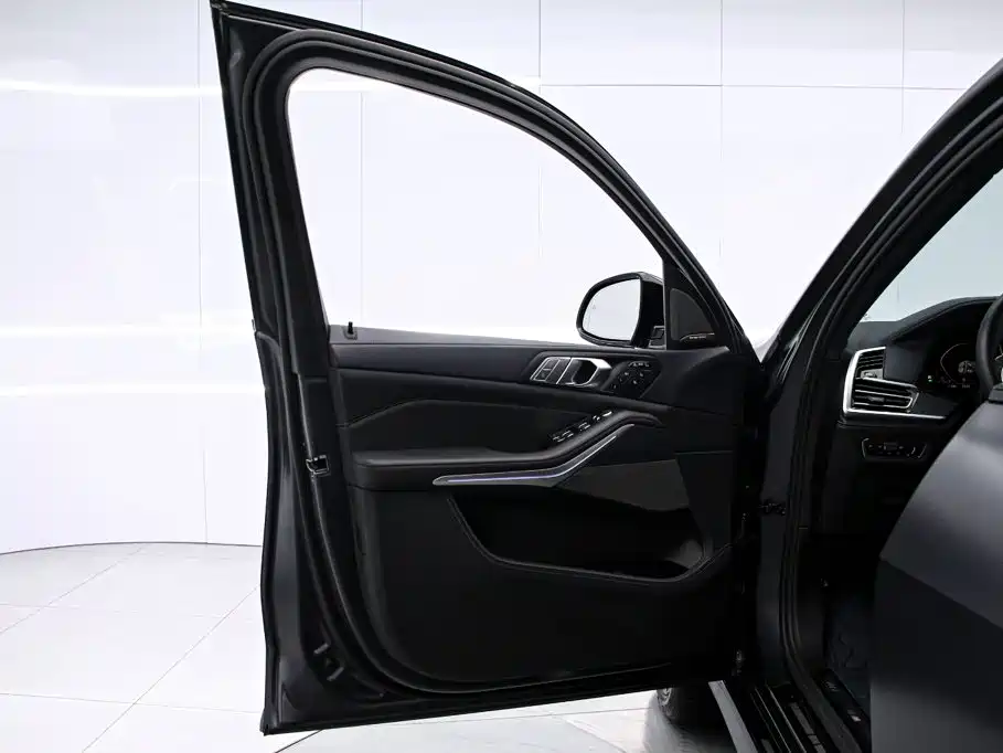 BMW X7 — миниатюра 13