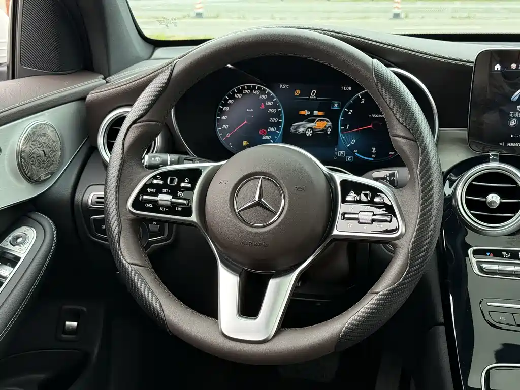 MERCEDES-BENZ GLC
