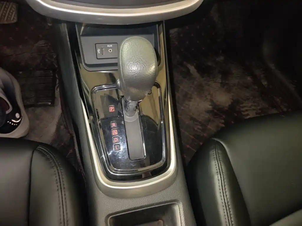 Nissan Tiida — миниатюра 10