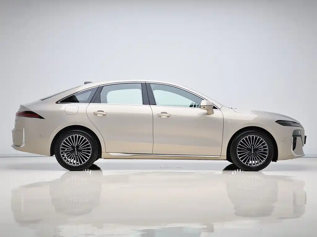 Roewe M7 DMH — миниатюра 8