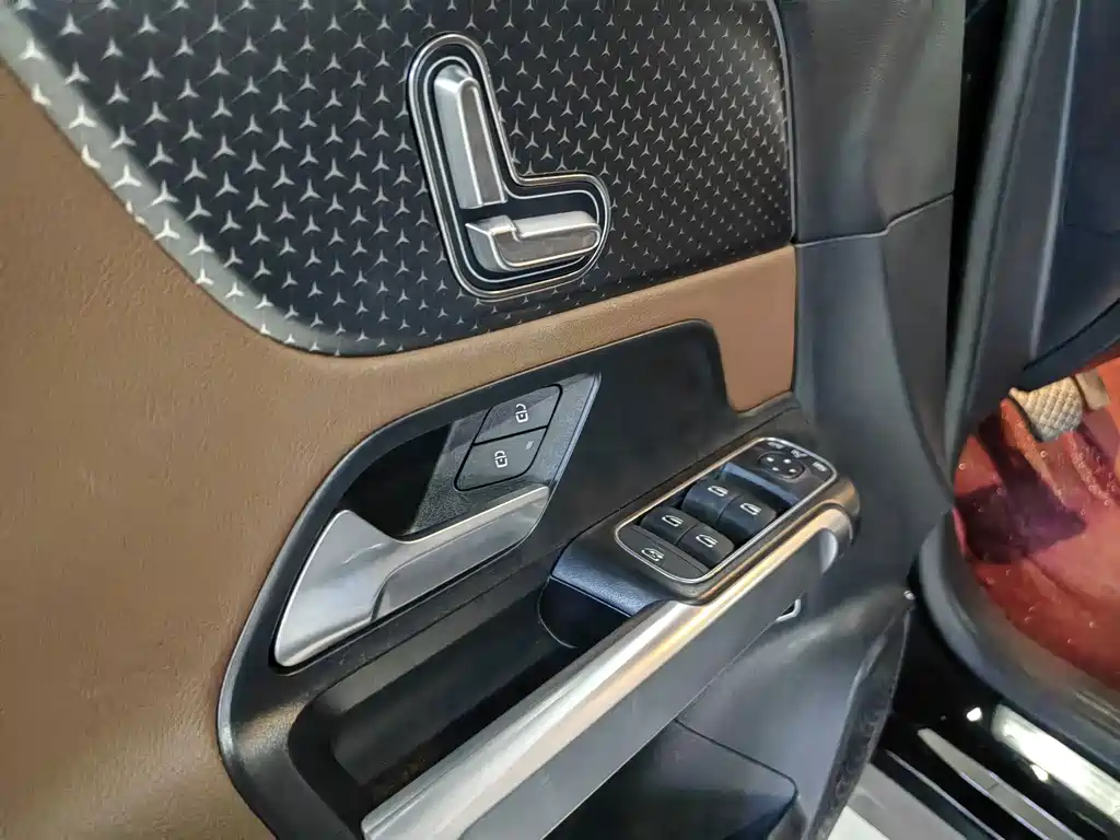 Mercedes-Benz GLB — миниатюра 15